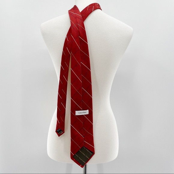 Calvin Klein 100% Silk Tie - Picture 2 of 3